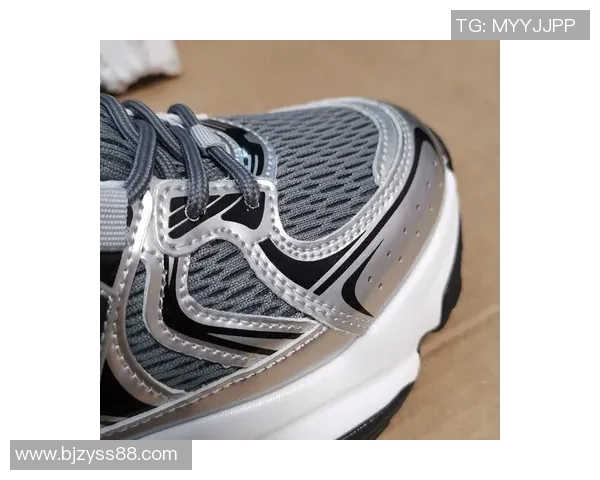 新百伦携手足球明星代言全新系列鞋款 引领运动潮流风尚