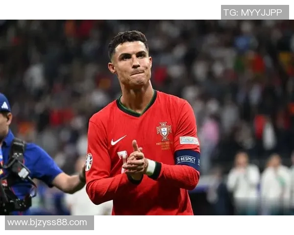 足球球星背后号码的秘密与传奇 盘点世界足坛标志性号码的故事与影响